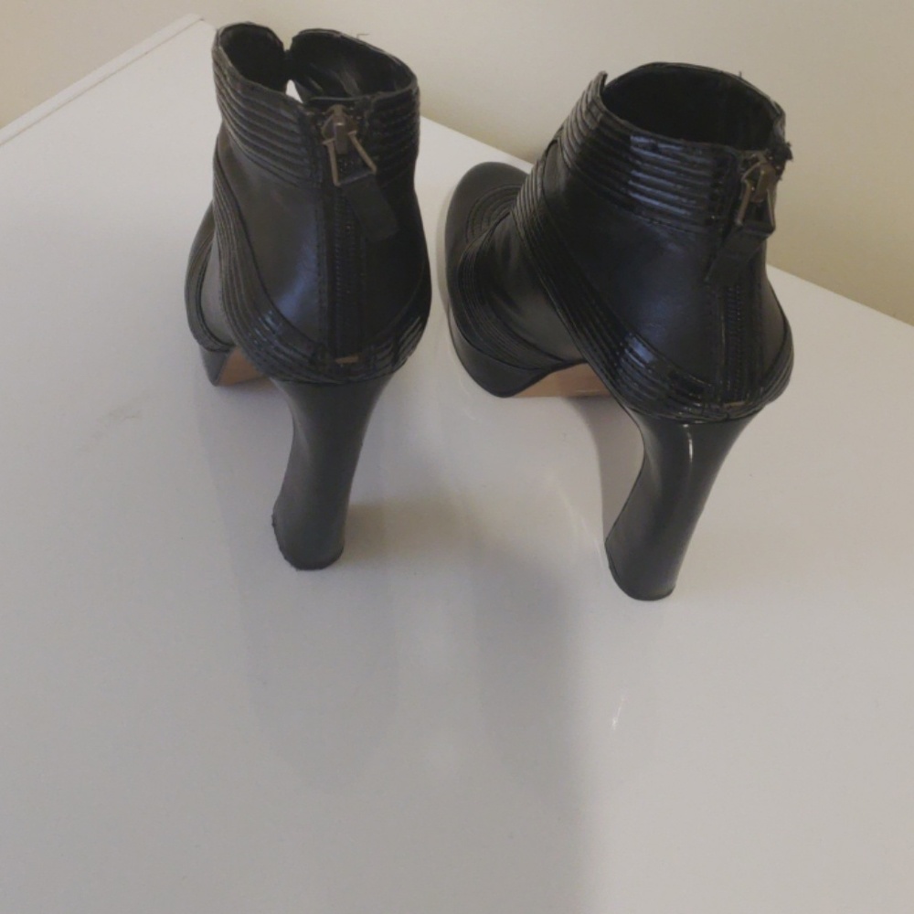 Shoe - Picture 2 of 2